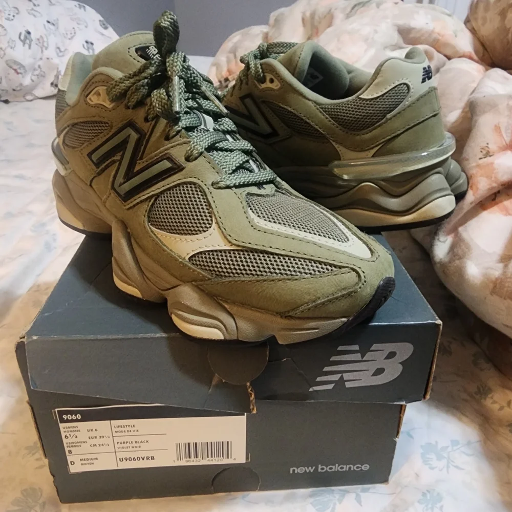 New Balance 9060 Green Sneakers - Picture 9 of 9